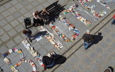 Biblioteczny happening książkowy