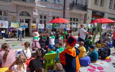 Dzień Dziecka z biblioteką i lokomotywą