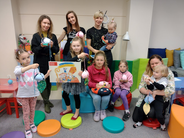 Warsztaty plastyczne w bibliotecznej Przystani Świętego Mikołaja