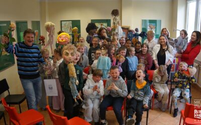 Magia teatru w Filii nr 1 – spotkanie z aktorami Teatru Lalki i Aktora w Łomży – Beatą Antoniuk i Piotrem Rodakiem – relacja